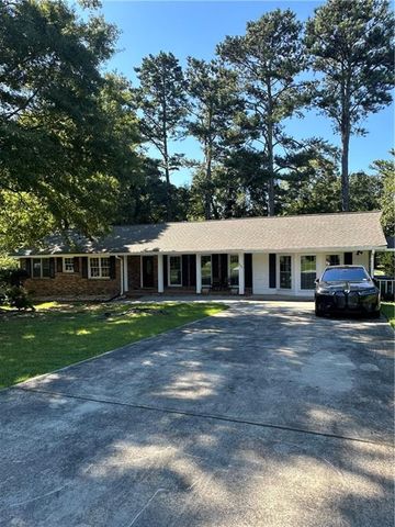 4358 Louis SW Road, Lilburn, GA 30047