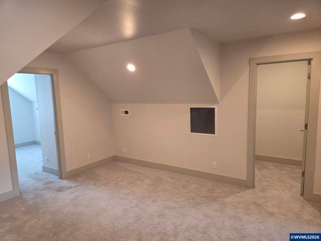 3352 Zane Ln, Eugene, OR 97404