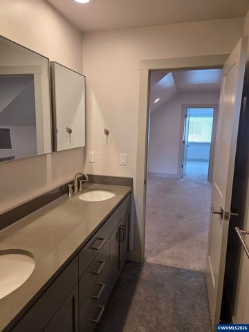 3352 Zane Ln, Eugene, OR 97404