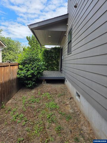 3352 Zane Ln, Eugene, OR 97404