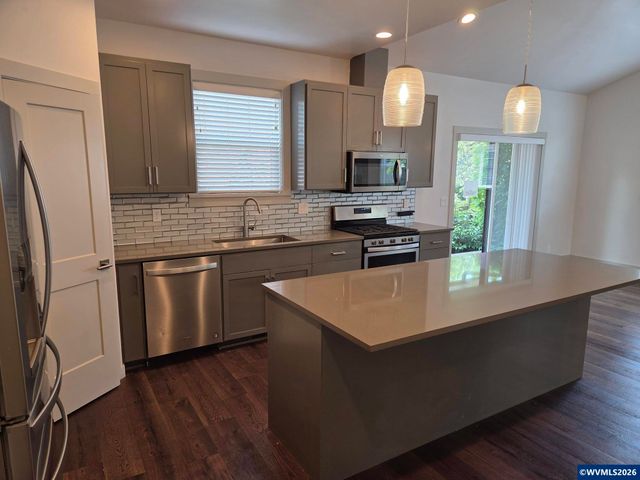 3352 Zane Ln, Eugene, OR 97404