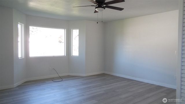 145 Collar Avenue, Morton, WA 98356