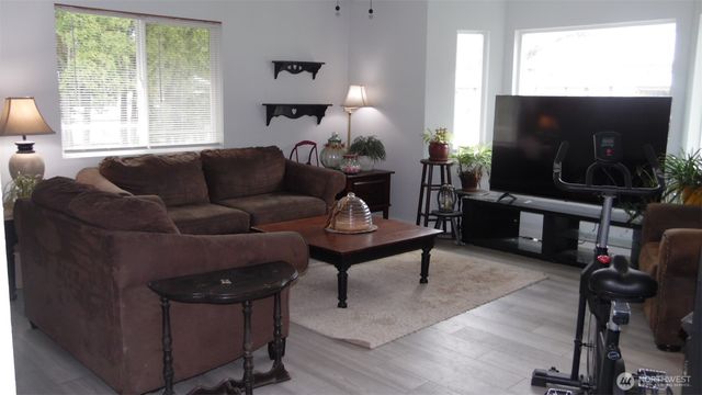 145 Collar Avenue, Morton, WA 98356