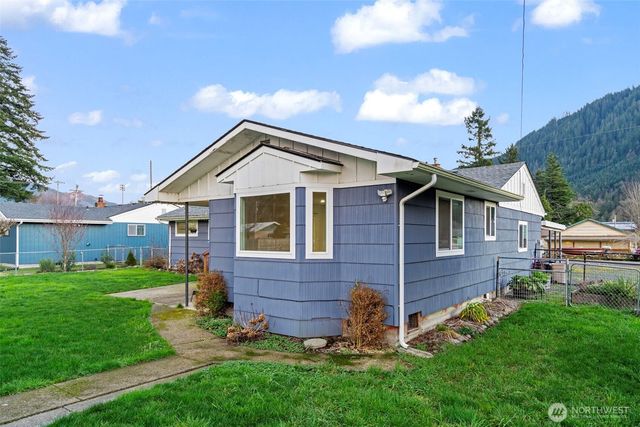 145 Collar Avenue, Morton, WA 98356