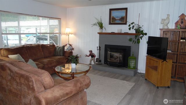 145 Collar Avenue, Morton, WA 98356