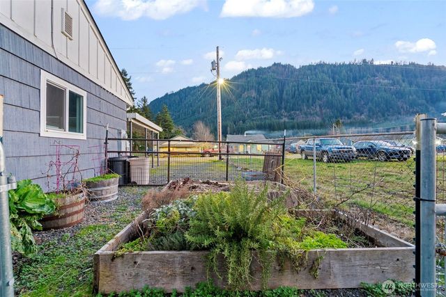 145 Collar Avenue, Morton, WA 98356