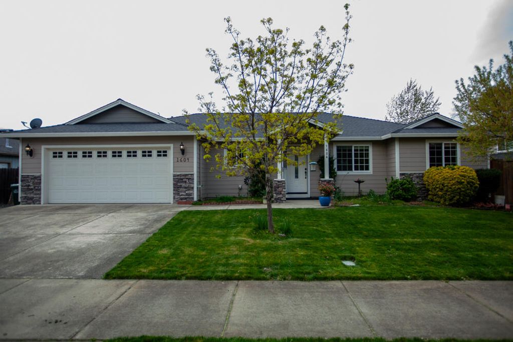 1604 Medart Lane, Grants Pass, OR 97527