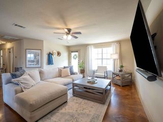 10212 Thomas LN, Dripping Springs, TX 78620