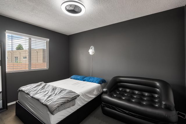 5035 Ojos Azul Court NW, Albuquerque, NM 87120