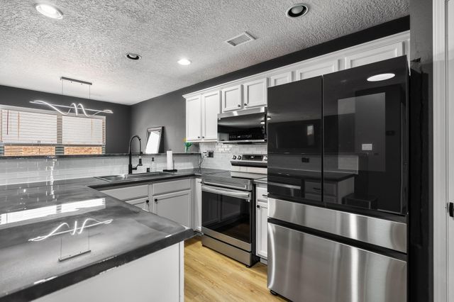 5035 Ojos Azul Court NW, Albuquerque, NM 87120