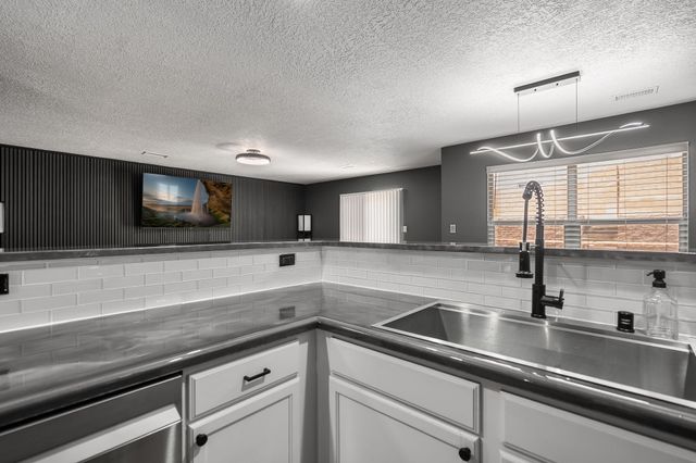 5035 Ojos Azul Court NW, Albuquerque, NM 87120