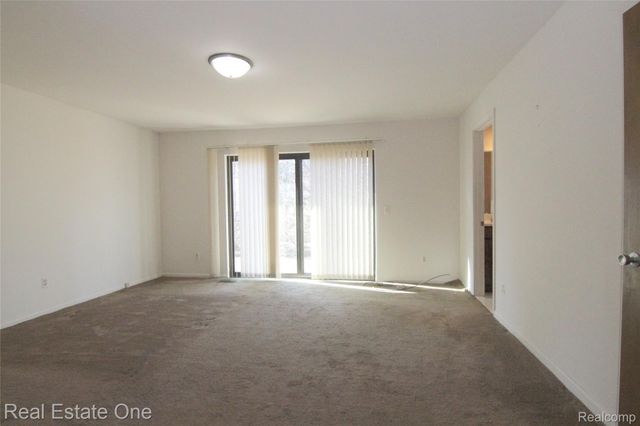 4458 Southmoor Lane, West Bloomfield Charter Township, MI 48323