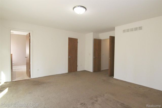 4458 Southmoor Lane, West Bloomfield Charter Township, MI 48323