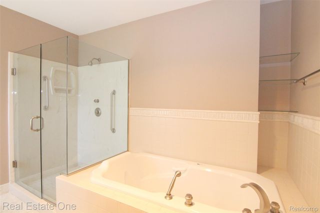 4458 Southmoor Lane, West Bloomfield Charter Township, MI 48323