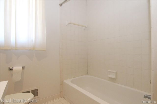 4458 Southmoor Lane, West Bloomfield Charter Township, MI 48323