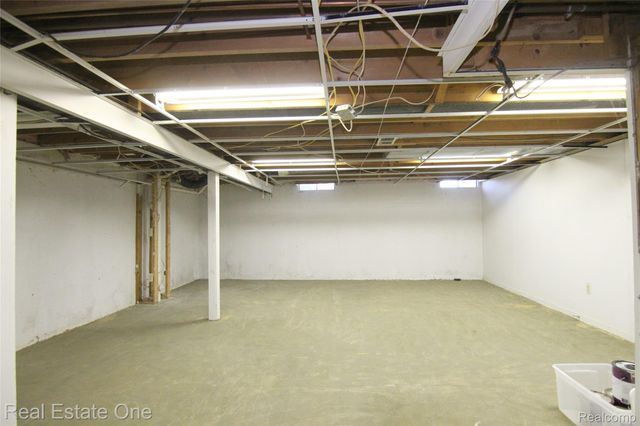 4458 Southmoor Lane, West Bloomfield Charter Township, MI 48323