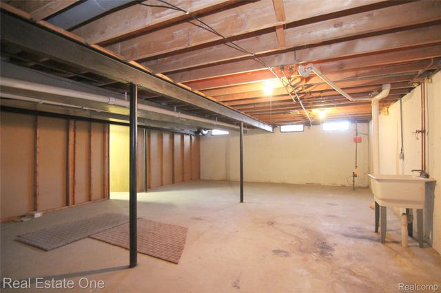 4458 Southmoor Lane, West Bloomfield Charter Township, MI 48323