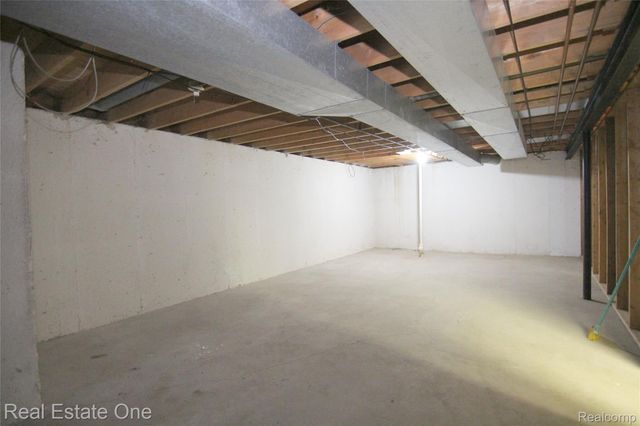 4458 Southmoor Lane, West Bloomfield Charter Township, MI 48323