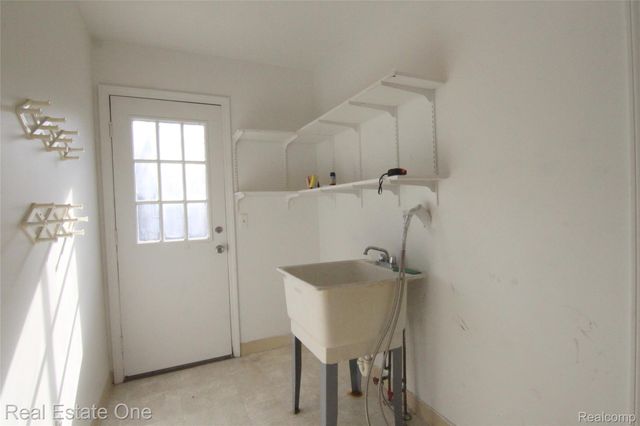 4458 Southmoor Lane, West Bloomfield Charter Township, MI 48323