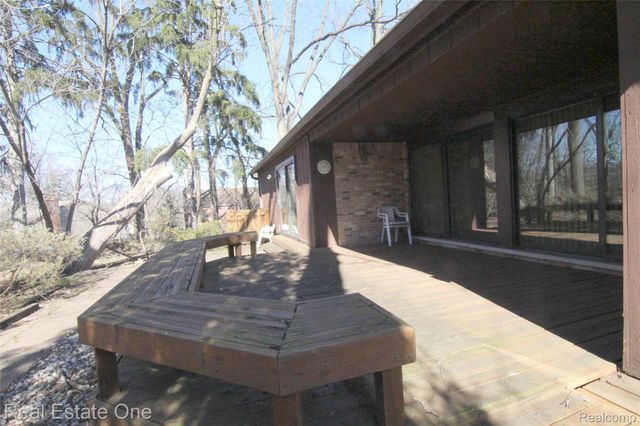 4458 Southmoor Lane, West Bloomfield Charter Township, MI 48323