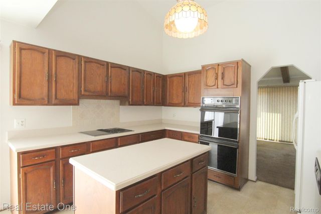 4458 Southmoor Lane, West Bloomfield Charter Township, MI 48323