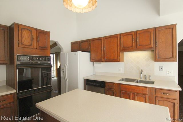 4458 Southmoor Lane, West Bloomfield Charter Township, MI 48323