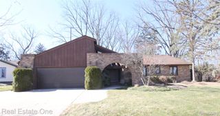 4458 Southmoor Lane, West Bloomfield Charter Township, MI 48323