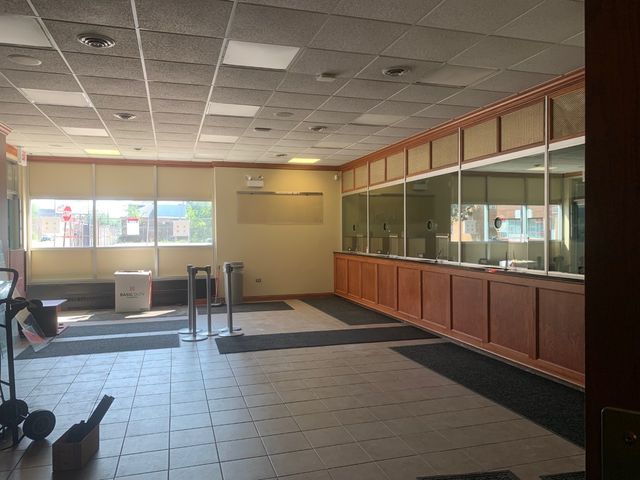 8300 S Marquette Avenue, Chicago, IL 60617