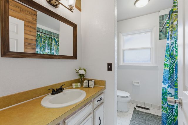 557 Holt Valley Rd, Nashville, TN 37221