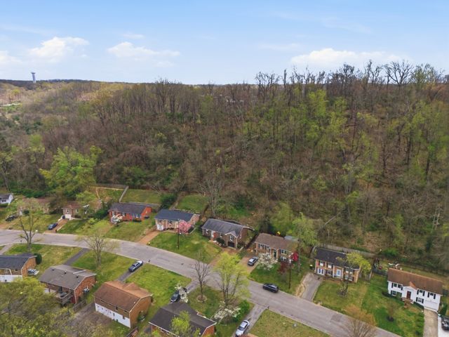 557 Holt Valley Rd, Nashville, TN 37221