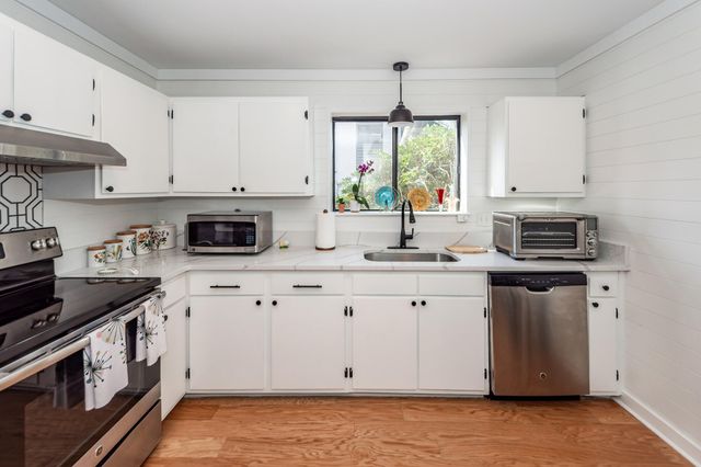 1141 Shadow Lake Circle J, Mount Pleasant, SC 29464