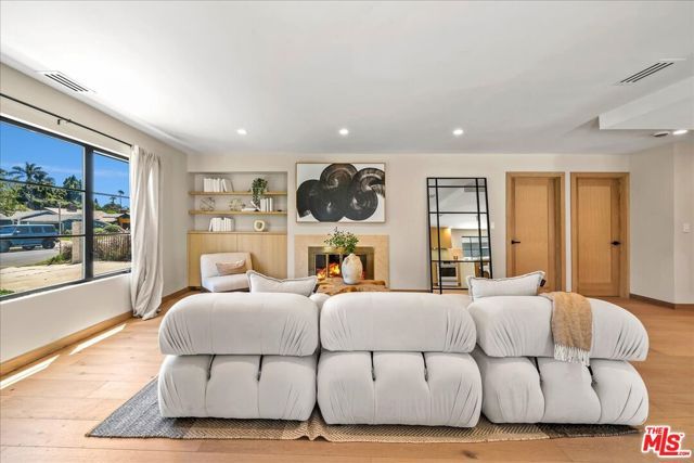 14537 Hesby Street, Sherman Oaks, CA 91403