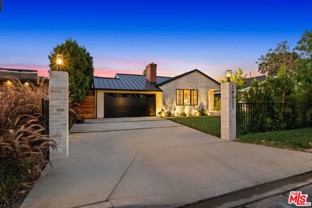 14537 Hesby Street, Sherman Oaks, CA 91403