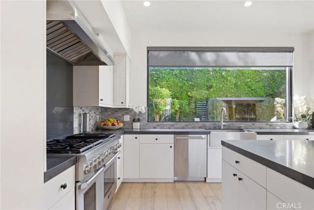 4545 Stern Avenue, Sherman Oaks, CA 91423