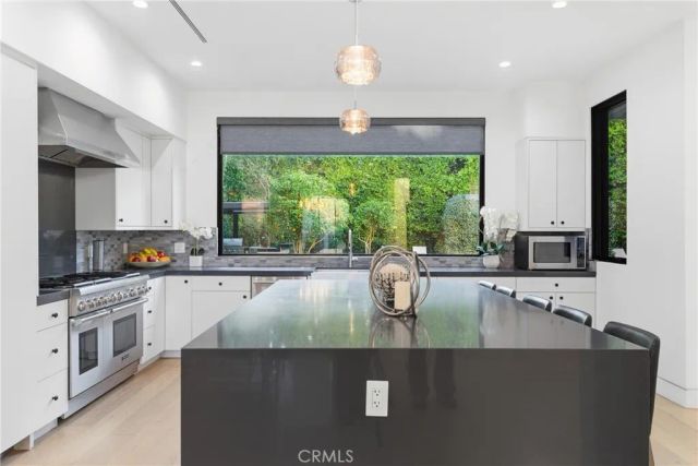 4545 Stern Avenue, Sherman Oaks, CA 91423