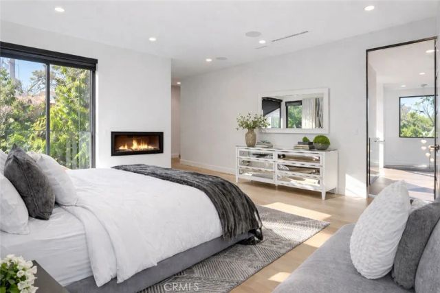 4545 Stern Avenue, Sherman Oaks, CA 91423