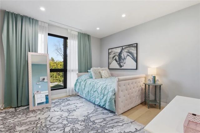 4545 Stern Avenue, Sherman Oaks, CA 91423