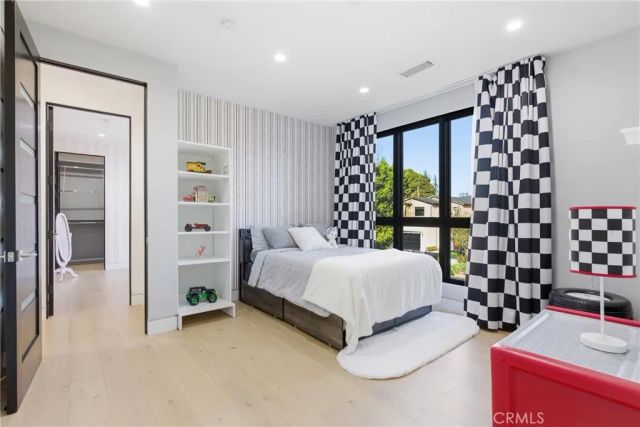 4545 Stern Avenue, Sherman Oaks, CA 91423