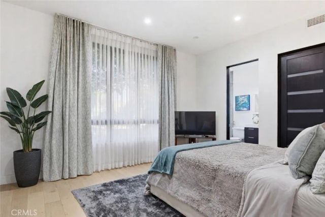 4545 Stern Avenue, Sherman Oaks, CA 91423