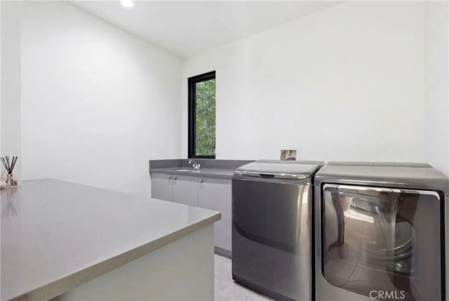 4545 Stern Avenue, Sherman Oaks, CA 91423