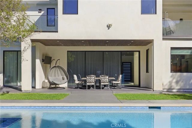 4545 Stern Avenue, Sherman Oaks, CA 91423