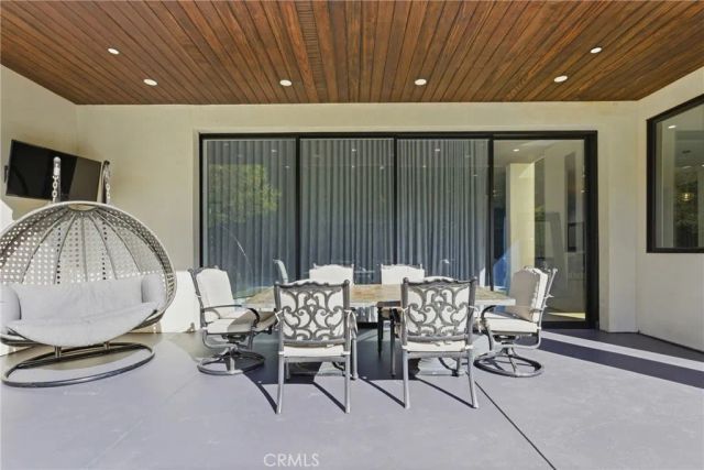 4545 Stern Avenue, Sherman Oaks, CA 91423