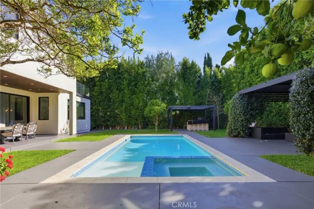 4545 Stern Avenue, Sherman Oaks, CA 91423