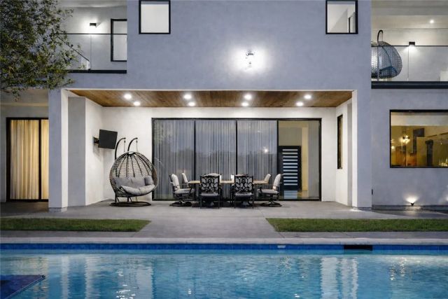 4545 Stern Avenue, Sherman Oaks, CA 91423