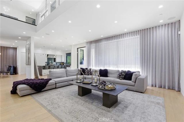 4545 Stern Avenue, Sherman Oaks, CA 91423