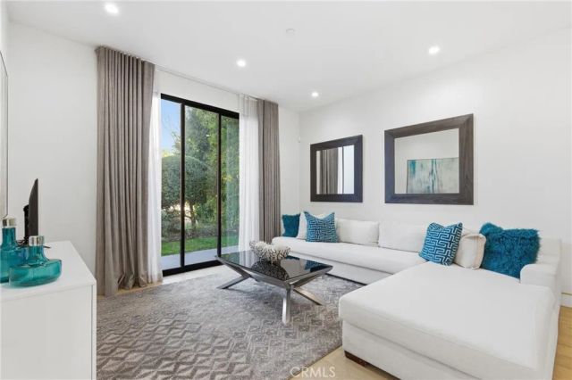 4545 Stern Avenue, Sherman Oaks, CA 91423