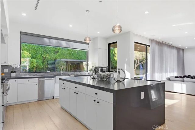 4545 Stern Avenue, Sherman Oaks, CA 91423