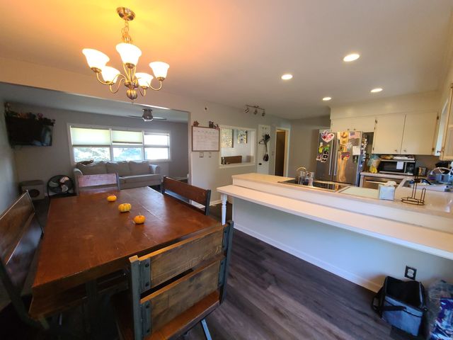 635 2nd Avenue, Dixon, IL 61021