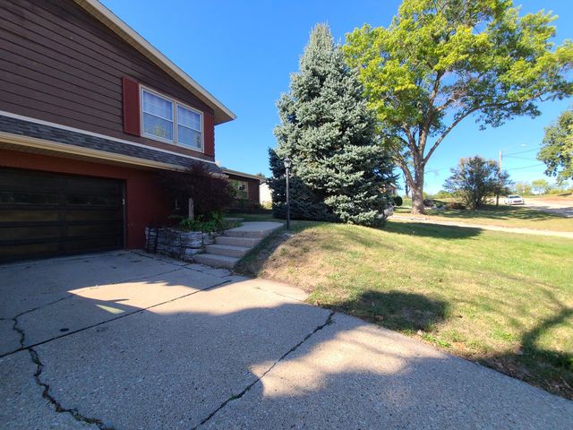 635 2nd Avenue, Dixon, IL 61021