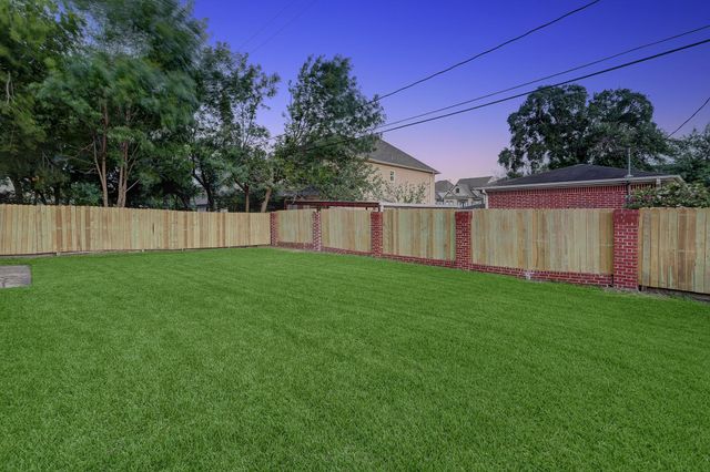 5365 Lampasas Street, Houston, TX 77056